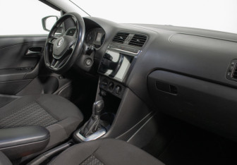 Подержанный автомобиль Volkswagen Polo Sedan 2016 года (9 фото)