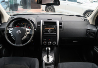 Подержанный автомобиль Nissan X-Trail 2011 года (9 фото)