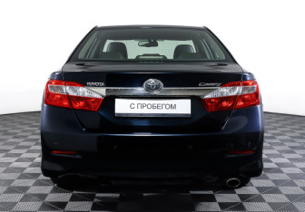 Подержанный автомобиль Toyota Camry Sedan 2013 года (6 фото)