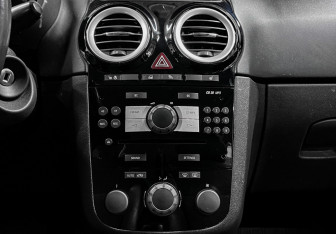 Подержанный автомобиль Opel Corsa 2008 года (21 фото)