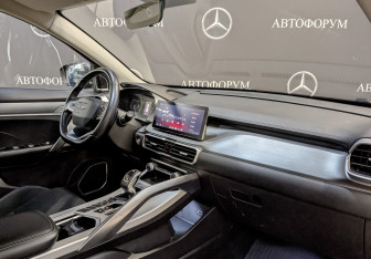 Подержанный автомобиль Geely Coolray 2022 года (13 фото)