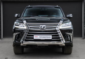 Подержанный автомобиль Lexus LX 2017 года (2 фото)