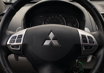 Подержанный автомобиль Mitsubishi Pajero Sport 2014 года (15 фото)