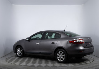 Подержанный автомобиль Renault Fluence 2011 года (7 фото)