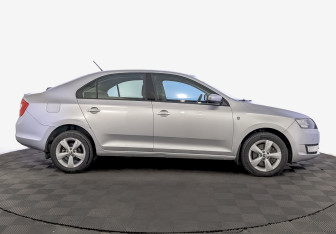 Подержанный автомобиль Skoda Rapid Liftback 2015 года (4 фото)