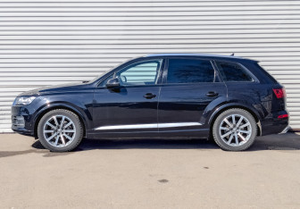 Подержанный автомобиль Audi Q7 2017 года (8 фото)