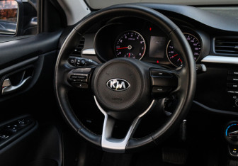 Подержанный автомобиль Kia Rio Sedan 2020 года (11 фото)