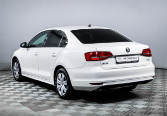 Подержанный автомобиль Volkswagen Jetta Sedan 2015 года (7 фото)