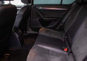 Подержанный автомобиль Skoda Octavia Liftback 2019 года (11 фото)