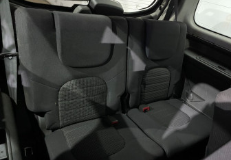 Подержанный автомобиль Nissan Pathfinder 2006 года (10 фото)