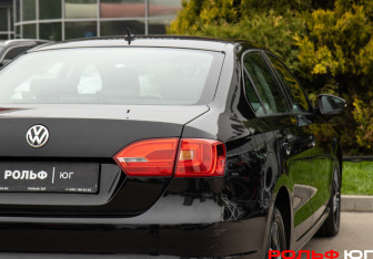 Подержанный автомобиль Volkswagen Jetta Sedan 2014 года (17 фото)
