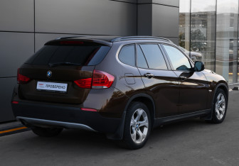 Подержанный автомобиль BMW X1 2011 года (5 фото)