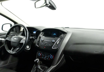 Подержанный автомобиль Ford Focus Wagon 2017 года (7 фото)