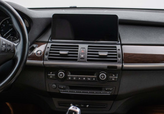 Подержанный автомобиль BMW X5 2010 года (14 фото)
