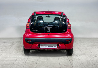 Подержанный автомобиль Peugeot 107 2014 года (5 фото)