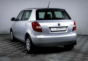 Подержанный автомобиль Skoda Fabia Hatchback 2014 года (7 фото)