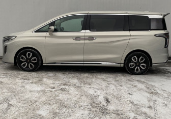 Подержанный автомобиль Hongqi HQ9 2022 года (8 фото)