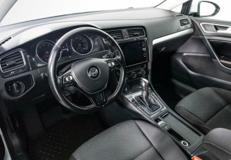 Подержанный автомобиль Volkswagen Golf Hatchback 2018 года (7 фото)