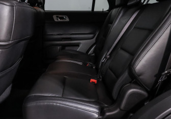 Подержанный автомобиль Ford Explorer 2014 года (15 фото)