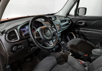 Подержанный автомобиль Jeep Renegade 2016 года (15 фото)