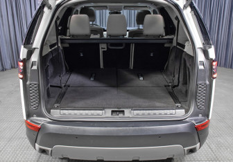 Подержанный автомобиль Land Rover Discovery 2018 года (10 фото)