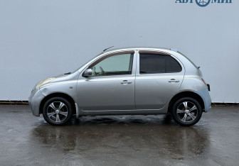 Подержанный автомобиль Nissan March Hatchback 2002 года (8 фото)