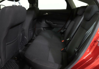 Подержанный автомобиль Ford Focus Hatchback 2017 года (15 фото)