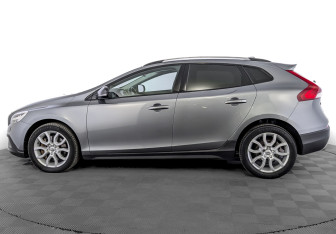 Подержанный автомобиль Volvo V40 Hatchback 2019 года (8 фото)