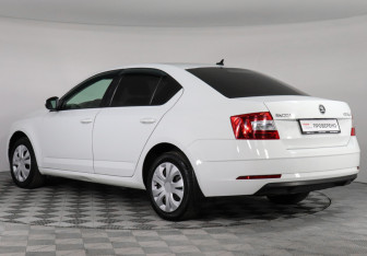 Подержанный автомобиль Skoda Octavia Liftback 2019 года (7 фото)