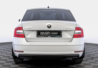 Подержанный автомобиль Skoda Octavia Liftback 2018 года (6 фото)