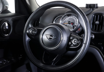 Подержанный автомобиль MINI Countryman 2019 года (13 фото)
