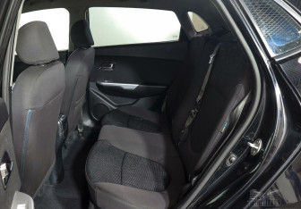 Подержанный автомобиль Kia Rio Hatchback 2013 года (11 фото)