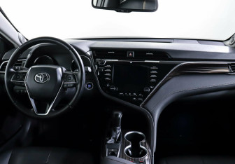 Подержанный автомобиль Toyota Camry Sedan 2019 года (10 фото)