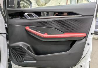 Подержанный автомобиль Geely Coolray 2024 года (25 фото)