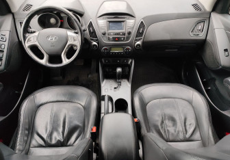 Подержанный автомобиль Hyundai ix35 2015 года (10 фото)