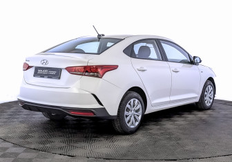 Подержанный автомобиль Hyundai Solaris Sedan 2021 года (5 фото)
