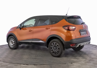 Подержанный автомобиль Renault Kaptur 2017 года (7 фото)