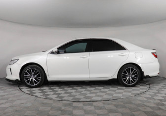 Подержанный автомобиль Toyota Camry Sedan 2016 года (8 фото)