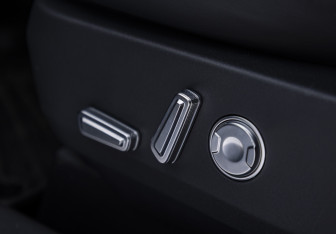 Подержанный автомобиль Lincoln Nautilus 2024 года (23 фото)