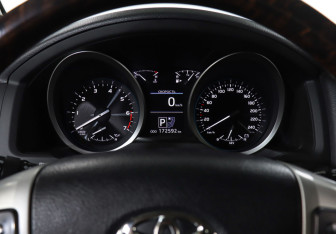 Подержанный автомобиль Toyota Land Cruiser Suv 2014 года (11 фото)