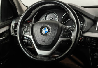 Подержанный автомобиль BMW X5 2017 года (15 фото)