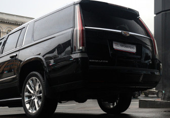 Подержанный автомобиль Cadillac Escalade Suv 2018 года (35 фото)