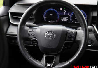 Подержанный автомобиль Toyota Camry Sedan 2024 года (12 фото)