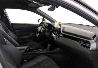 Подержанный автомобиль Toyota C-HR 2021 года (11 фото)
