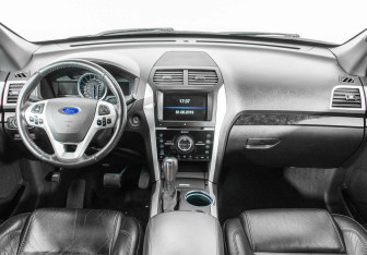 Подержанный автомобиль Ford Explorer 2013 года (6 фото)