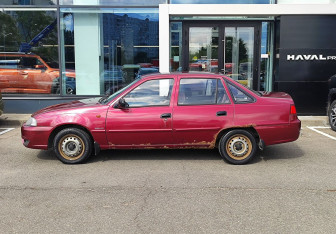 Подержанный автомобиль Daewoo Nexia Sedan 2012 года (8 фото)