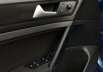 Подержанный автомобиль Volkswagen Golf Hatchback 2014 года (16 фото)