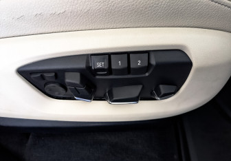 Подержанный автомобиль BMW X5 2015 года (27 фото)