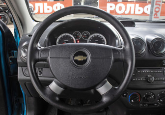 Подержанный автомобиль Chevrolet Aveo Hatchback 2008 года (17 фото)