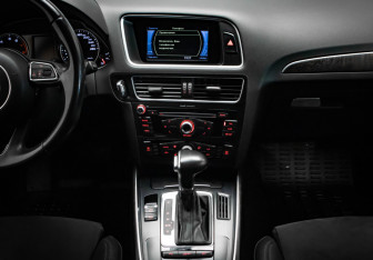 Подержанный автомобиль Audi Q5 2015 года (18 фото)